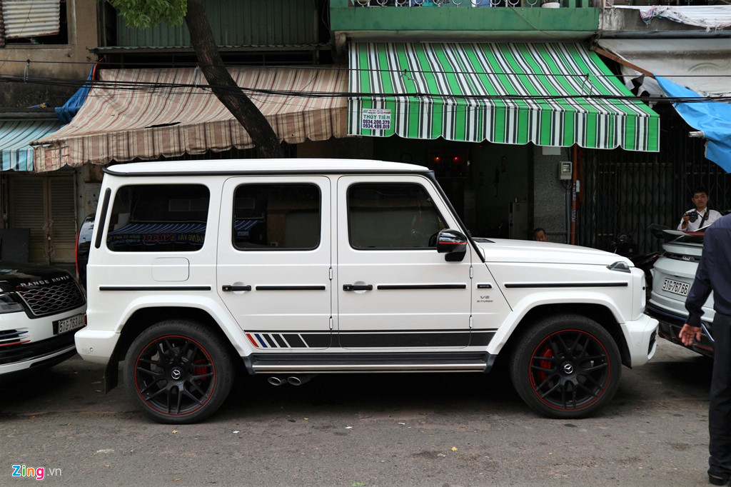 Dan xe dua dau con gai Minh Nhua vang bong sieu xe Pagani Huayra hinh anh 8