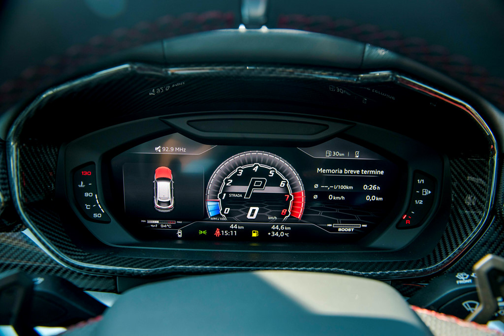 Sieu SUV Lamborghini Urus chinh hang thu 3 cap ben VN hinh anh 19