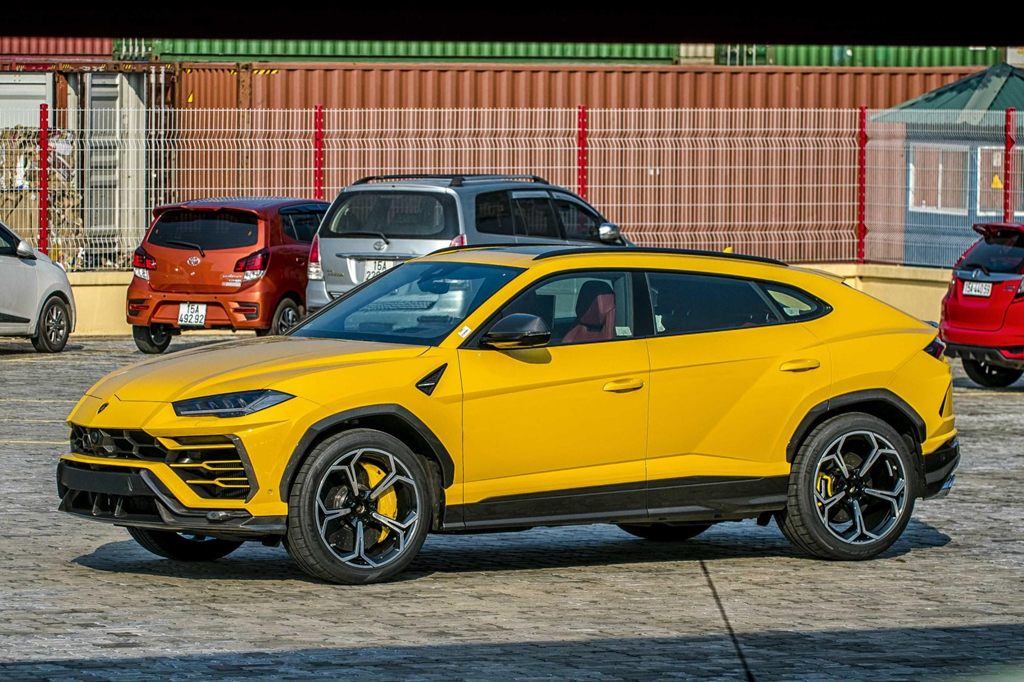 Sieu SUV Lamborghini Urus chinh hang thu 3 cap ben VN hinh anh 8