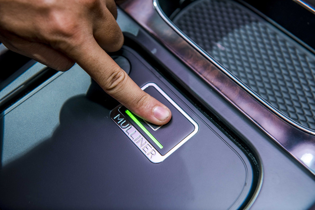 Bentley Bentayga V8 ban ky niem thu 2 ve VN, mau doc nhat the gioi hinh anh 8