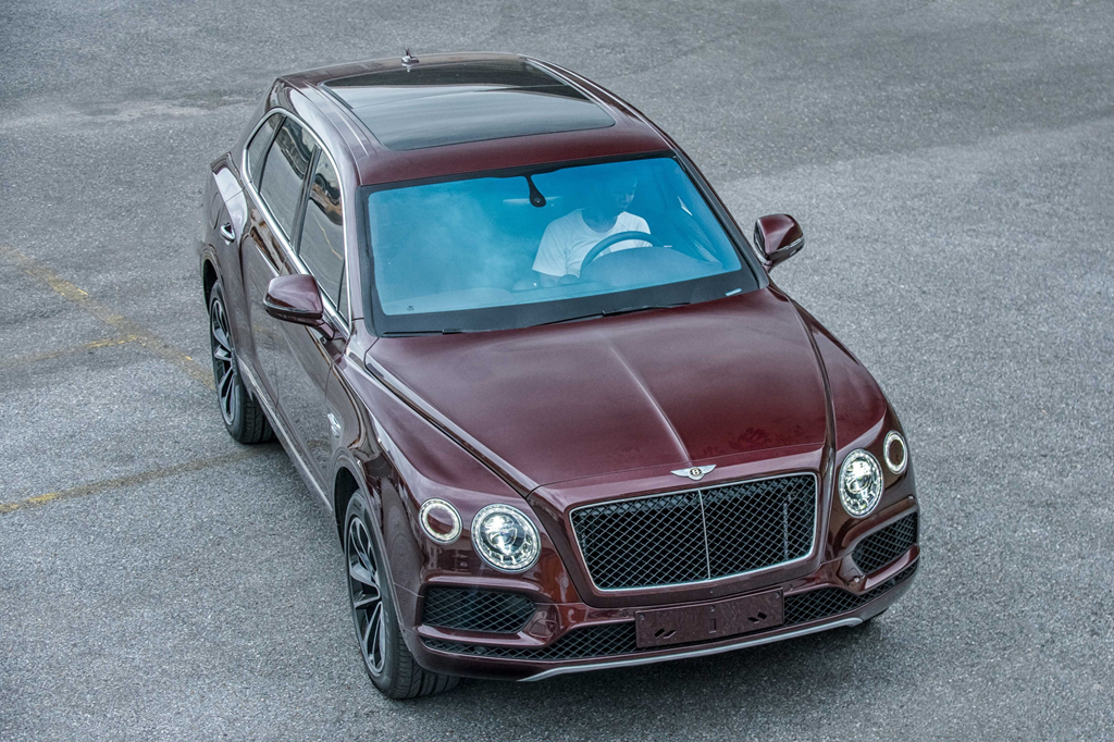 Bentley Bentayga V8 ban ky niem thu 2 ve VN, mau doc nhat the gioi hinh anh 3