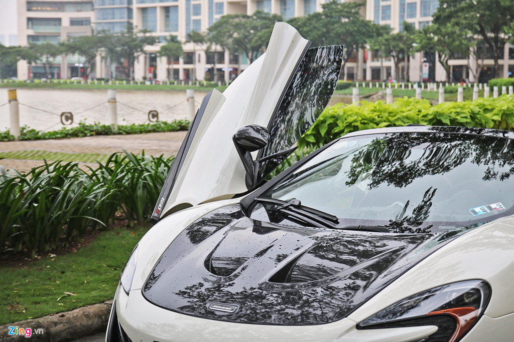 Dân chơi Sài Gòn độ ống xả 300 triệu cho McLaren 650S Spider McLaren650S_zing_17a