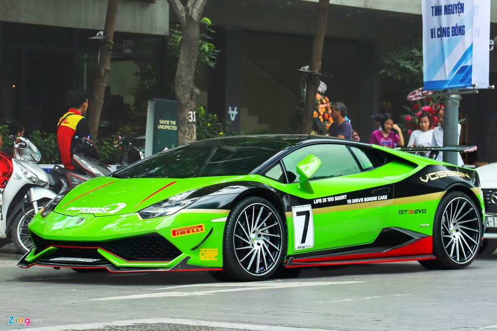 Lamborghini Huracan khoac ao xe dua GT3 tai TP.HCM hinh anh 1