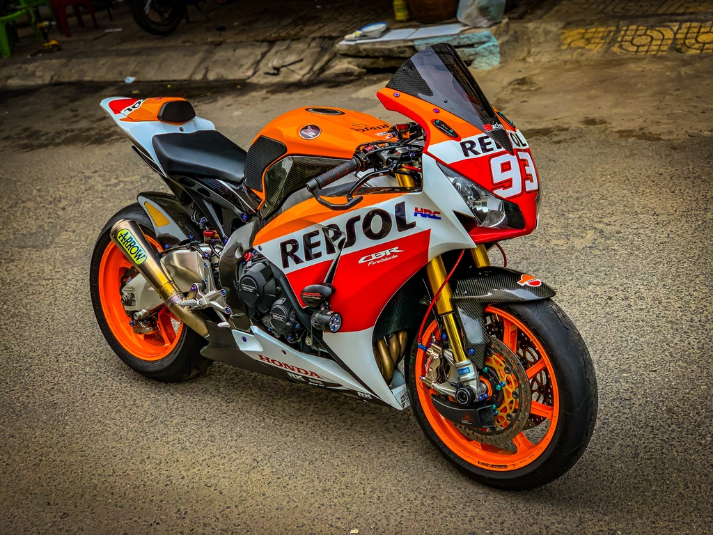Honda CBR1000RR lot xac voi trang bi thua tu xe dua MotoGP hinh anh 1 CBR_1.jpeg