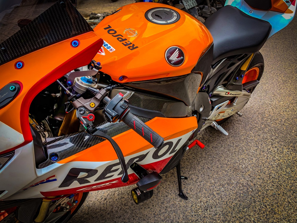 Honda CBR1000RR lot xac voi trang bi thua tu xe dua MotoGP hinh anh 4 CBR_12.jpeg