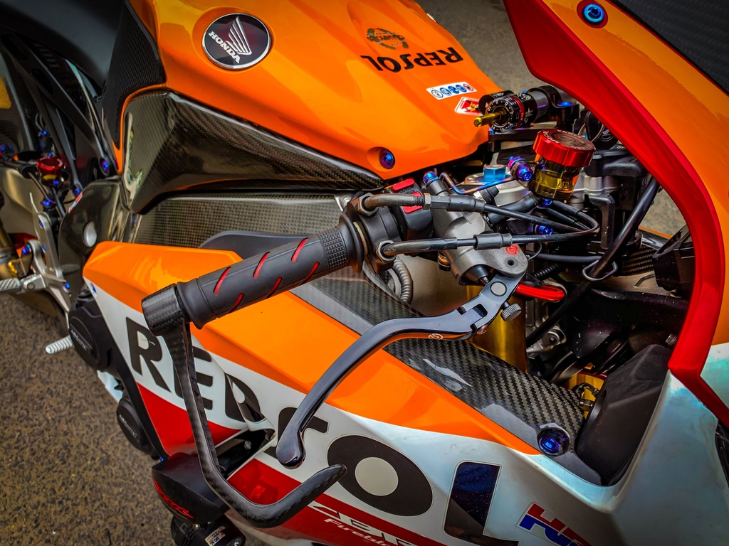 Honda CBR1000RR lot xac voi trang bi thua tu xe dua MotoGP hinh anh 5 CBR_13.jpeg