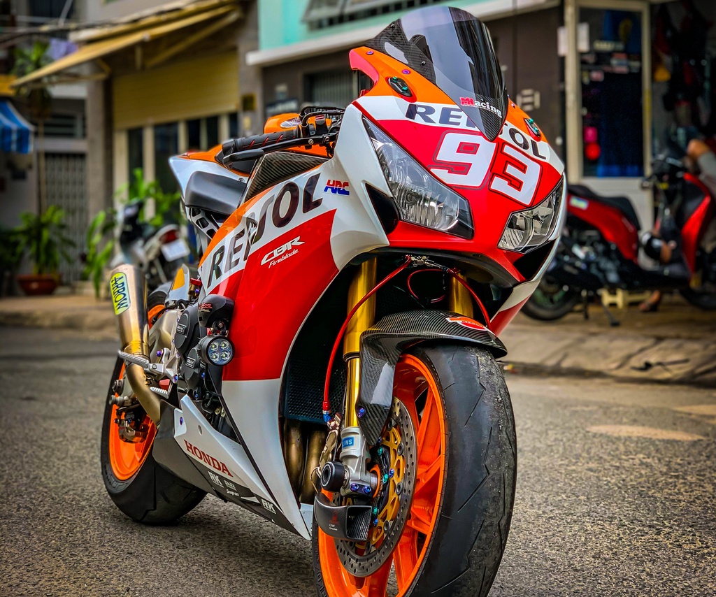 Honda CBR1000RR lot xac voi trang bi thua tu xe dua MotoGP hinh anh 6 CBR_3.jpeg