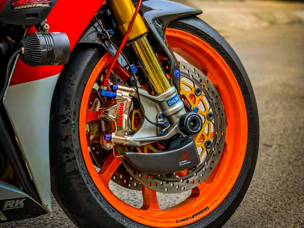 Honda CBR1000RR lot xac voi trang bi thua tu xe dua MotoGP hinh anh 7 CBR_9.jpeg