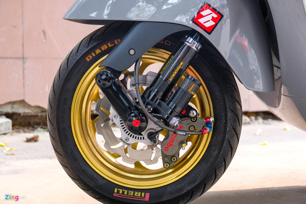 Vespa GTS 300 HPE voi goi do tang hieu nang tri gia 150 trieu o TP.HCM hinh anh 8 8_zing.jpg