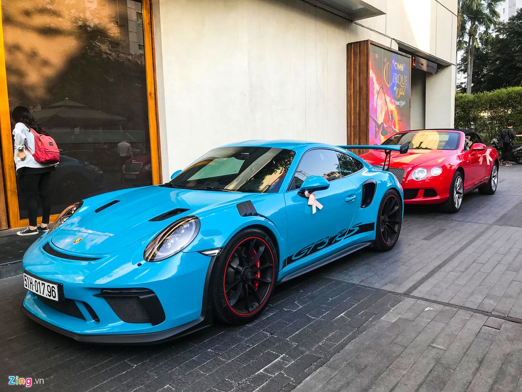 Dan xe sieu sang vang bong mot thoi xuat hien tai le cuoi o TP.HCM hinh anh 7 Damcuoi_zing_10.jpg