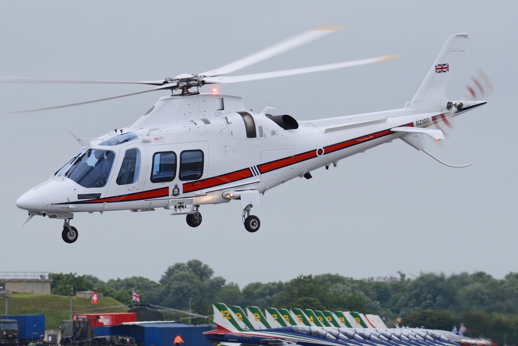 Voi tai san 61,8 ty USD, doi thu cua ong Trump chay xe gi? hinh anh 9 AgustaWestland_AW109SP.jpg