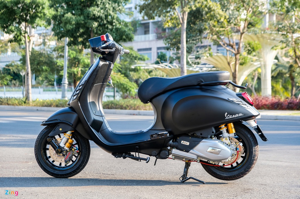 Vespa Sprint phien ban bong dem voi goi do hon 110 trieu tai TP.HCM hinh anh 2 DSCF1992_zing.jpg