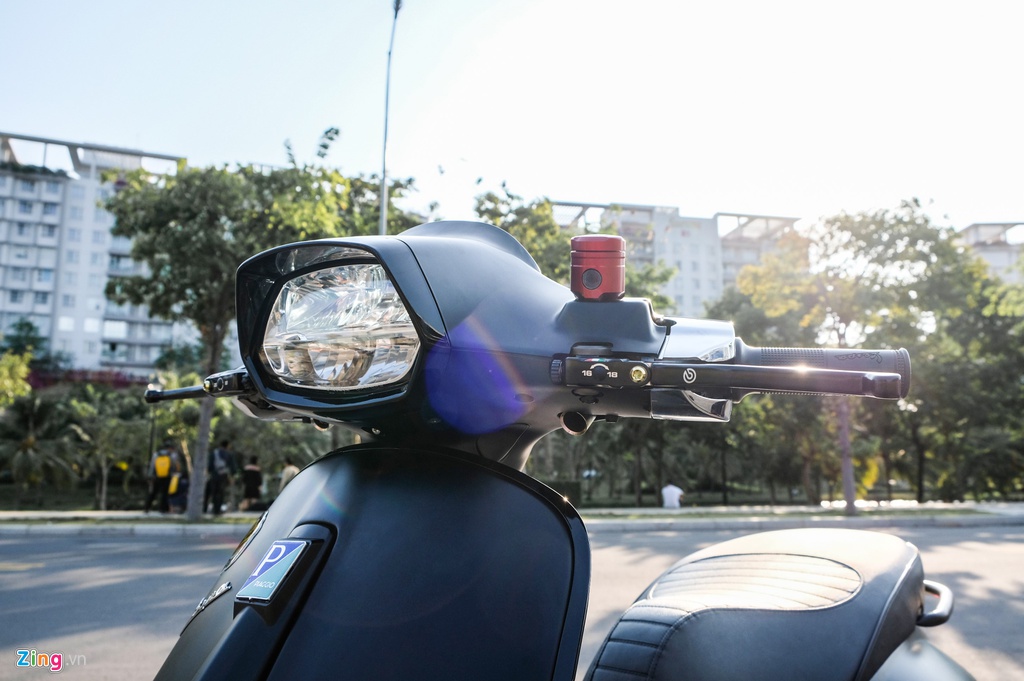 Vespa Sprint phien ban bong dem voi goi do hon 110 trieu tai TP.HCM hinh anh 4 DSCF1999_zing.jpg