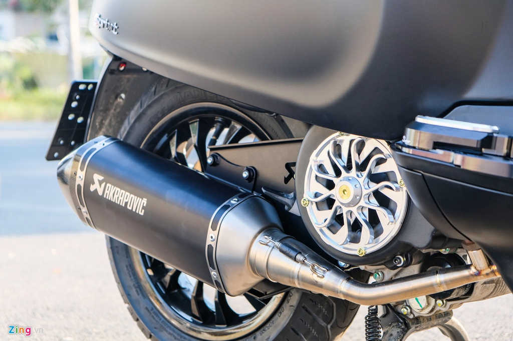 Vespa Sprint phien ban bong dem voi goi do hon 110 trieu tai TP.HCM hinh anh 11 DSCF2005_zing.jpg