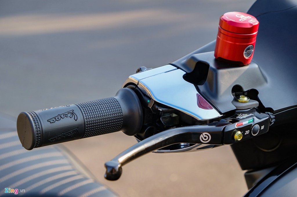 Vespa Sprint phien ban bong dem voi goi do hon 110 trieu tai TP.HCM hinh anh 5 DSCF2010_zing.jpg