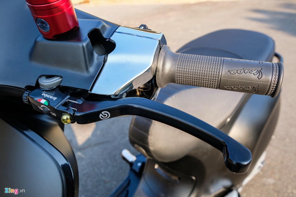 Vespa Sprint phien ban bong dem voi goi do hon 110 trieu tai TP.HCM hinh anh 6 DSCF2012_zing.jpg