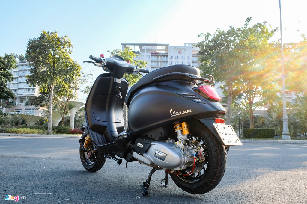 Vespa Sprint phien ban bong dem voi goi do hon 110 trieu tai TP.HCM hinh anh 10 DSCF2027_zing.jpg