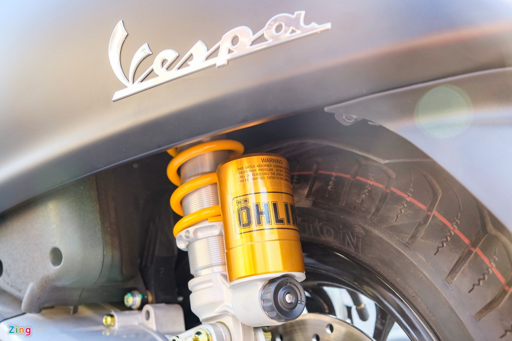 Vespa Sprint phien ban bong dem voi goi do hon 110 trieu tai TP.HCM hinh anh 8 DSCF2031_zing.jpg