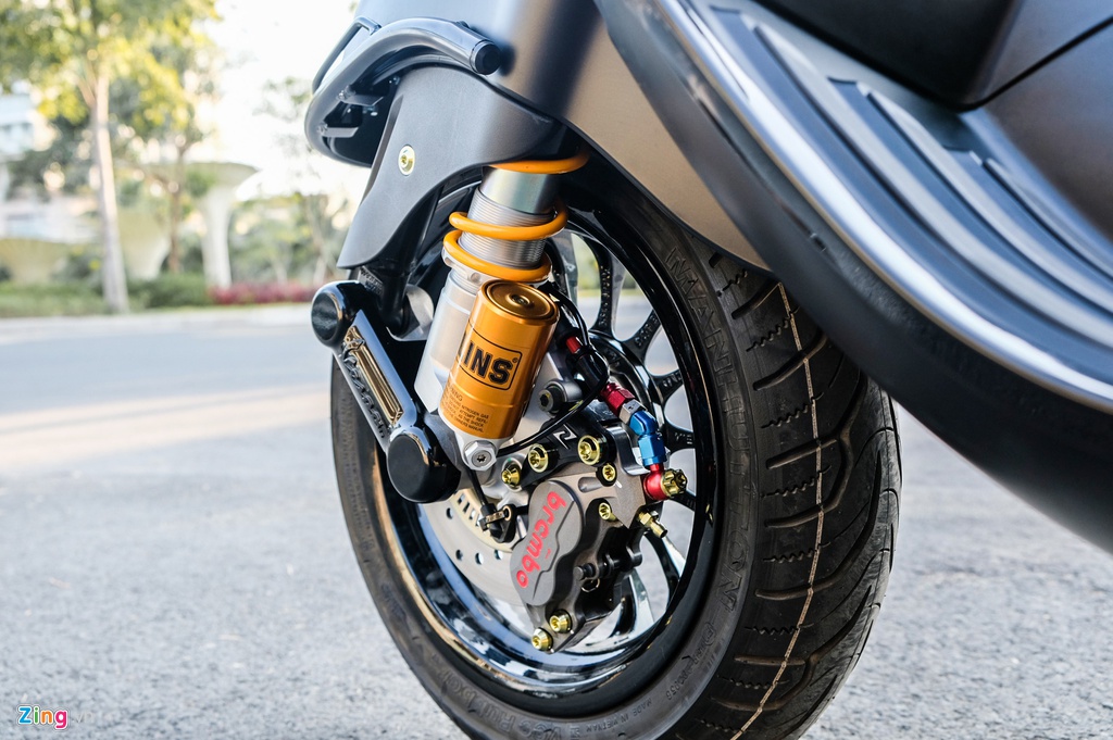 Vespa Sprint phien ban bong dem voi goi do hon 110 trieu tai TP.HCM hinh anh 7 DSCF2045_zing.jpg