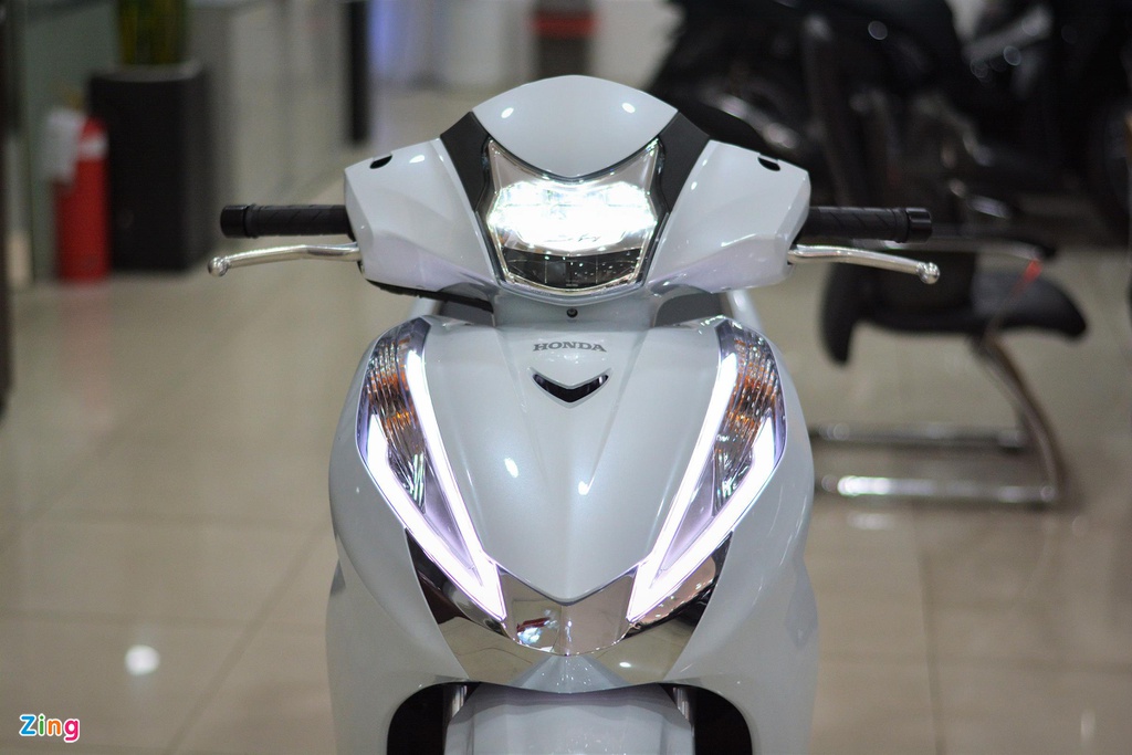 So sanh Forza 300 va SH 300i: Khac biet chu yeu o kieu dang hinh anh 4 4_SH300i_zing.jpg