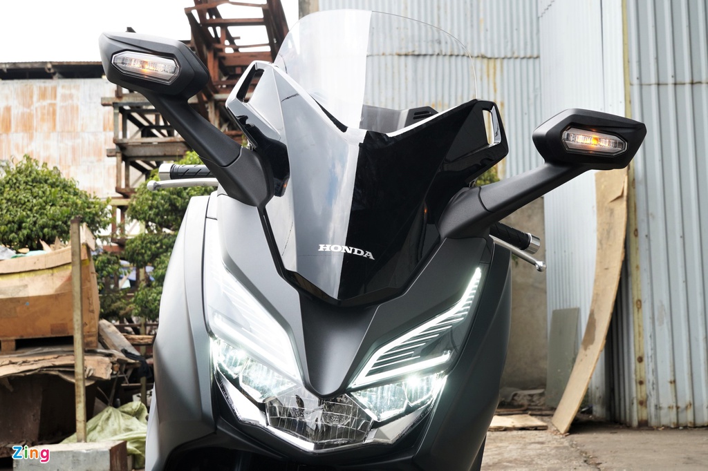 So sanh Forza 300 va SH 300i: Khac biet chu yeu o kieu dang hinh anh 3 8_Forza300_zing.jpg