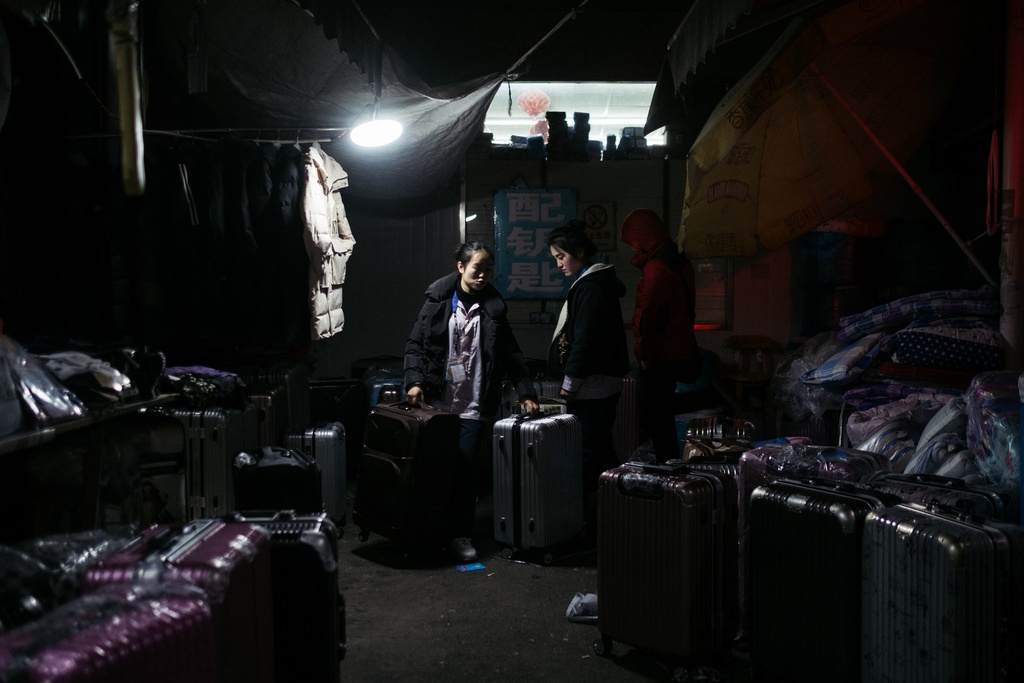 Cai Tet buon cua cong nhan lap rap iPhone hinh anh 4