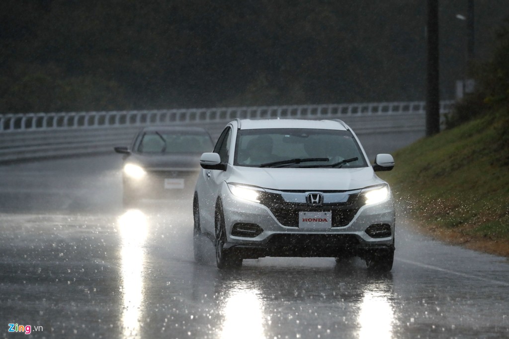 He thong ho tro lai tren oto khong the thay the tai xe hinh anh 1