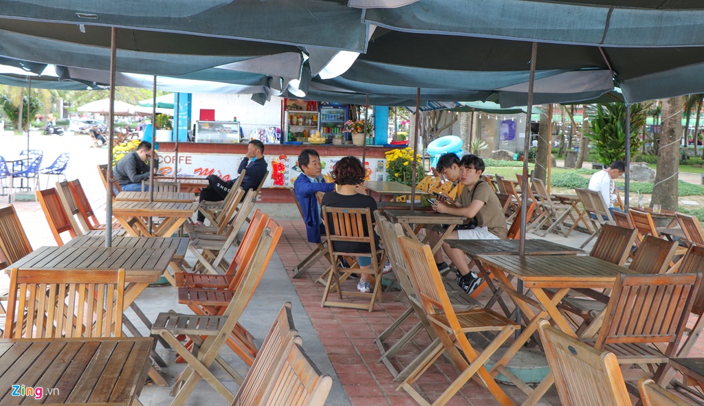 Hang quan o Da Nang vang khach giua noi lo virus corona lay lan hinh anh 8 1_zing_9_.jpg