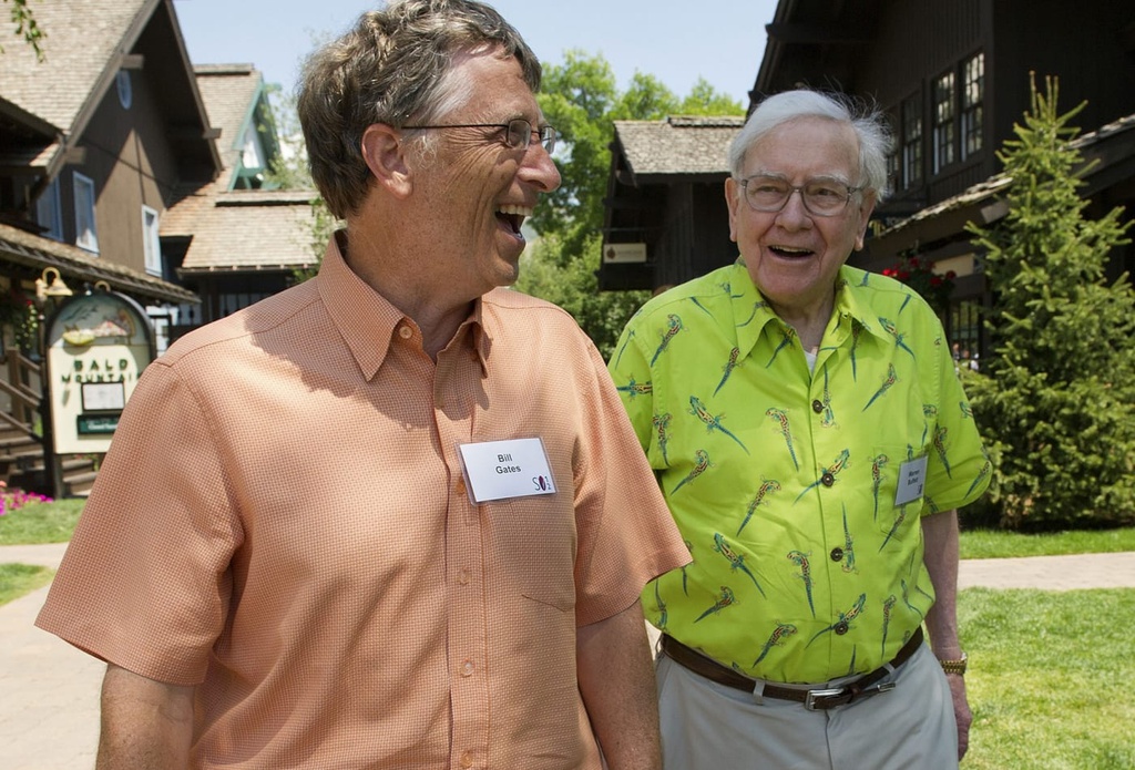 Ben trong quy ty USD cua Bill Gates hinh anh 2 104515892_EA_gates_hawaiian_shirt.jpg