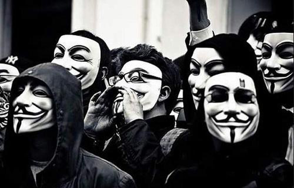 Anonymous dang tro lai anh 2