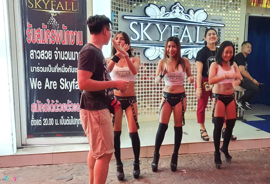 Tu diem an choi bac nhat Pattaya luc 0h hinh anh 9 sexshow_zing_15_.jpg