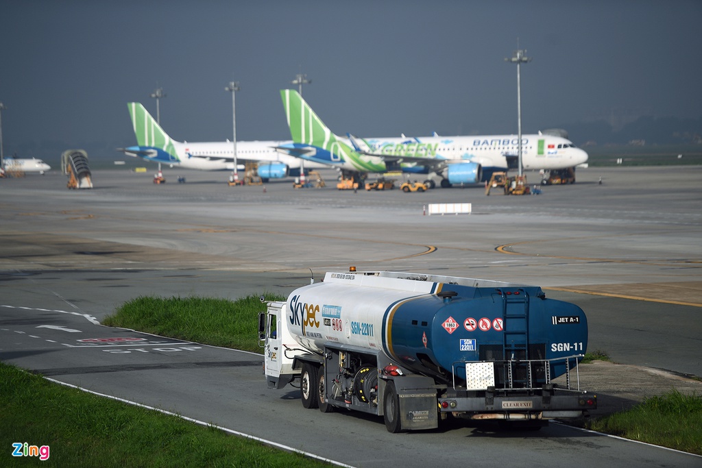 nha ga hang khong Tan Son Nhat vang ve anh 4