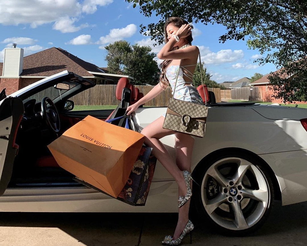 Rich kid chi tien ty mua sam o My, tham quan New York bang truc thang hinh anh 4