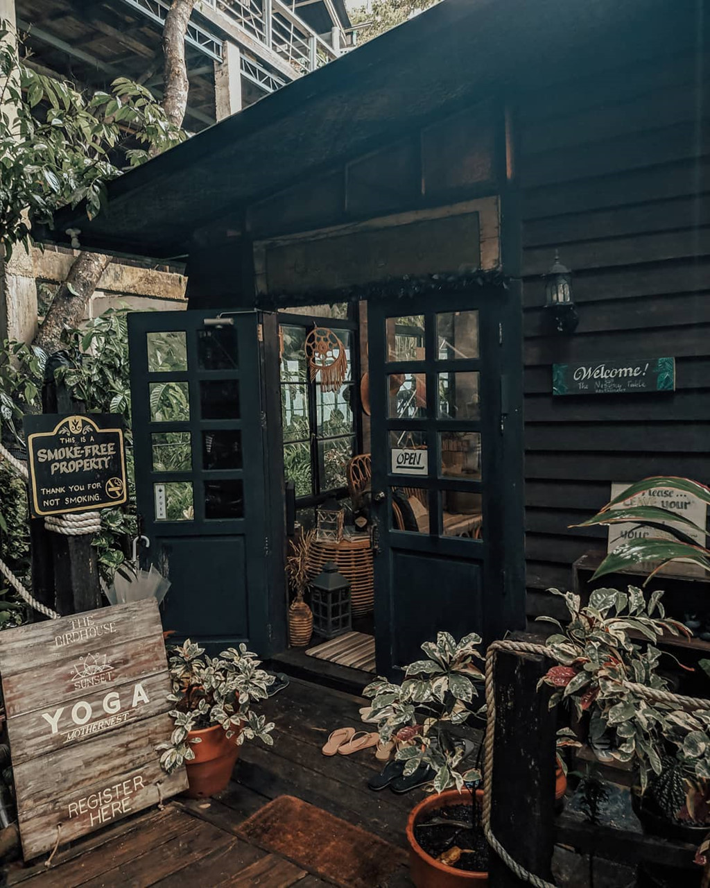 Khach san tren ngon cay giup du khach cai nghien cong nghe hinh anh 8