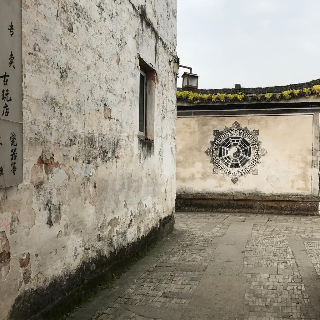 Ngoi lang Bat Quai di vao khong thay duong ra hinh anh 2