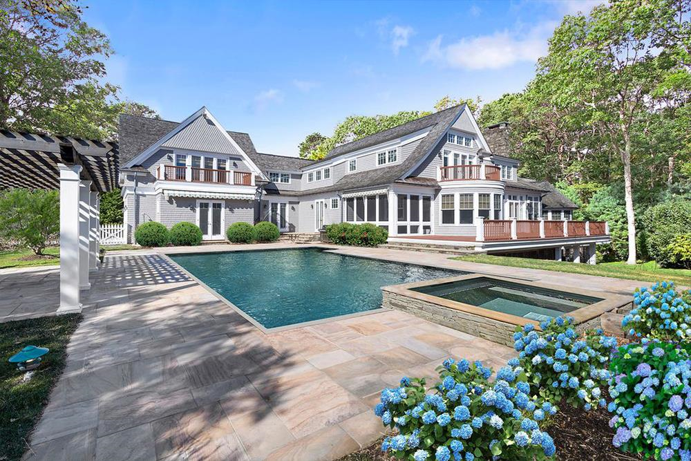 Co gi trong biet thu xa hoa con trai ong Trump moi mua voi ban gai hinh anh 16