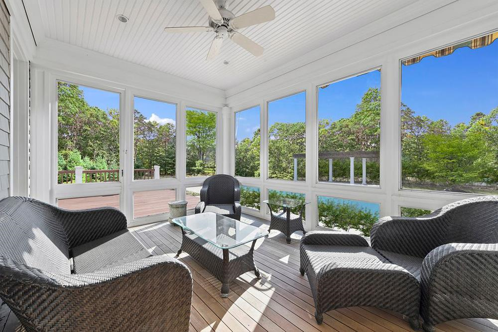 Co gi trong biet thu xa hoa con trai ong Trump moi mua voi ban gai hinh anh 15