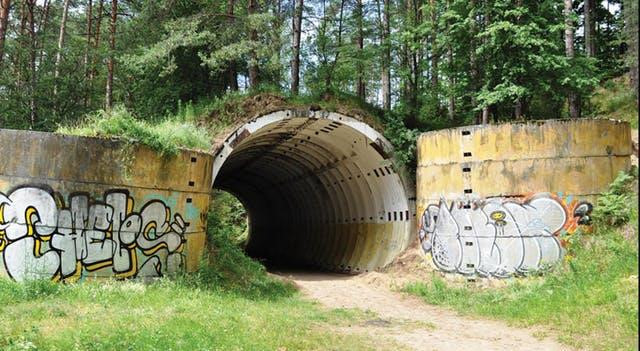 Nhung nguoi giau nhat hanh tinh chuan bi cho ngay tan the ra sao? hinh anh 4