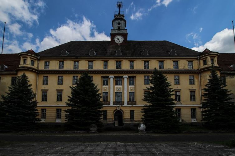 Co gi ben trong 'Tu Cam Thanh' bi bo hoang, do nat cua Lien Xo cu hinh anh 1