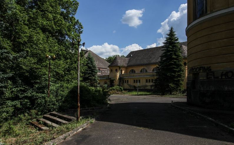 Co gi ben trong 'Tu Cam Thanh' bi bo hoang, do nat cua Lien Xo cu hinh anh 2