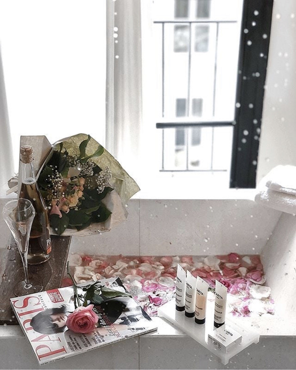 Khach san co o cua sang chanh, nhin thang thap Eiffel hinh anh 3