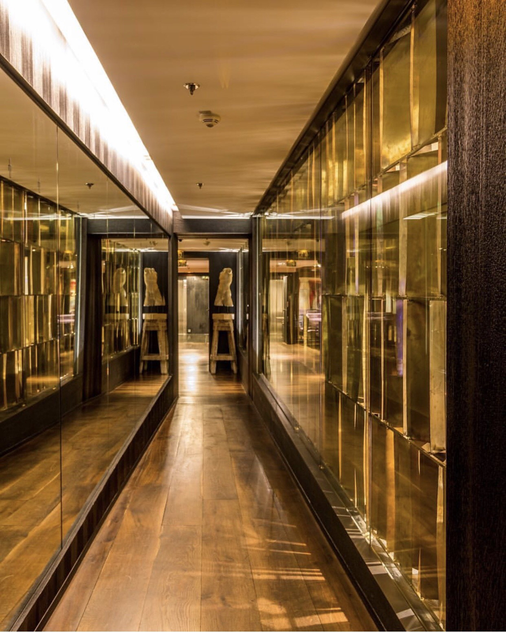 Khach san co o cua sang chanh, nhin thang thap Eiffel hinh anh 14