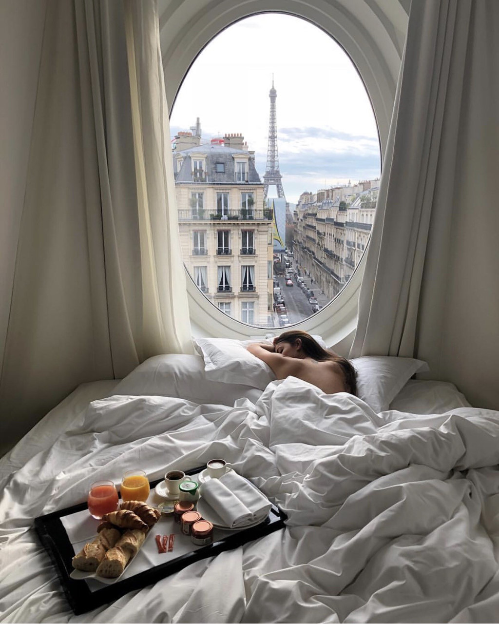 Khach san co o cua sang chanh, nhin thang thap Eiffel hinh anh 6