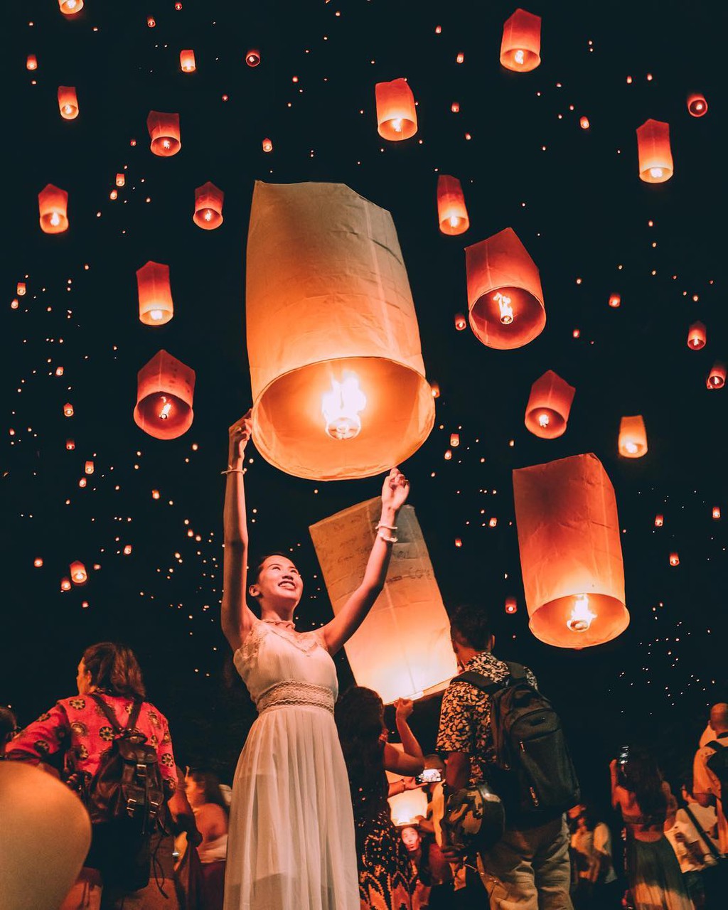 Dem huyen ao trong le hoi den troi hut khach o Thai Lan hinh anh 1