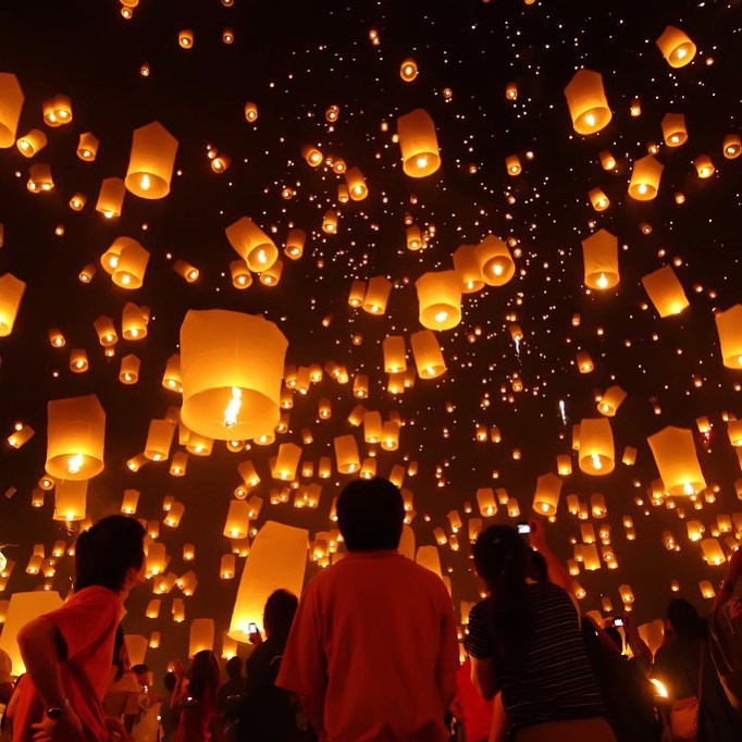 Dem huyen ao trong le hoi den troi hut khach o Thai Lan hinh anh 3