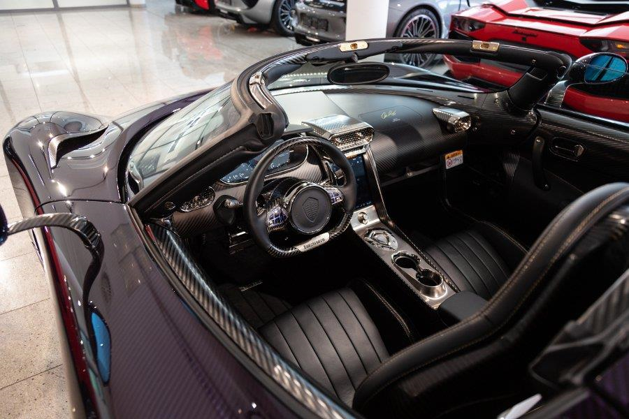 Koenigsegg Regera phu carbon tim 'chay luot' gia hon 3 trieu USD hinh anh 5