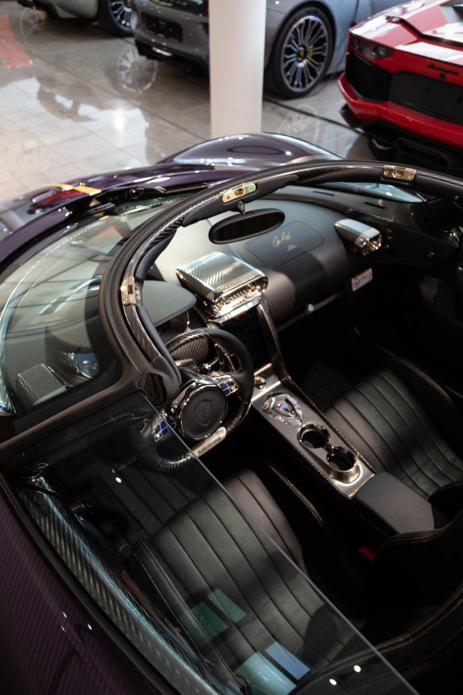 Koenigsegg Regera phu carbon tim 'chay luot' gia hon 3 trieu USD hinh anh 7