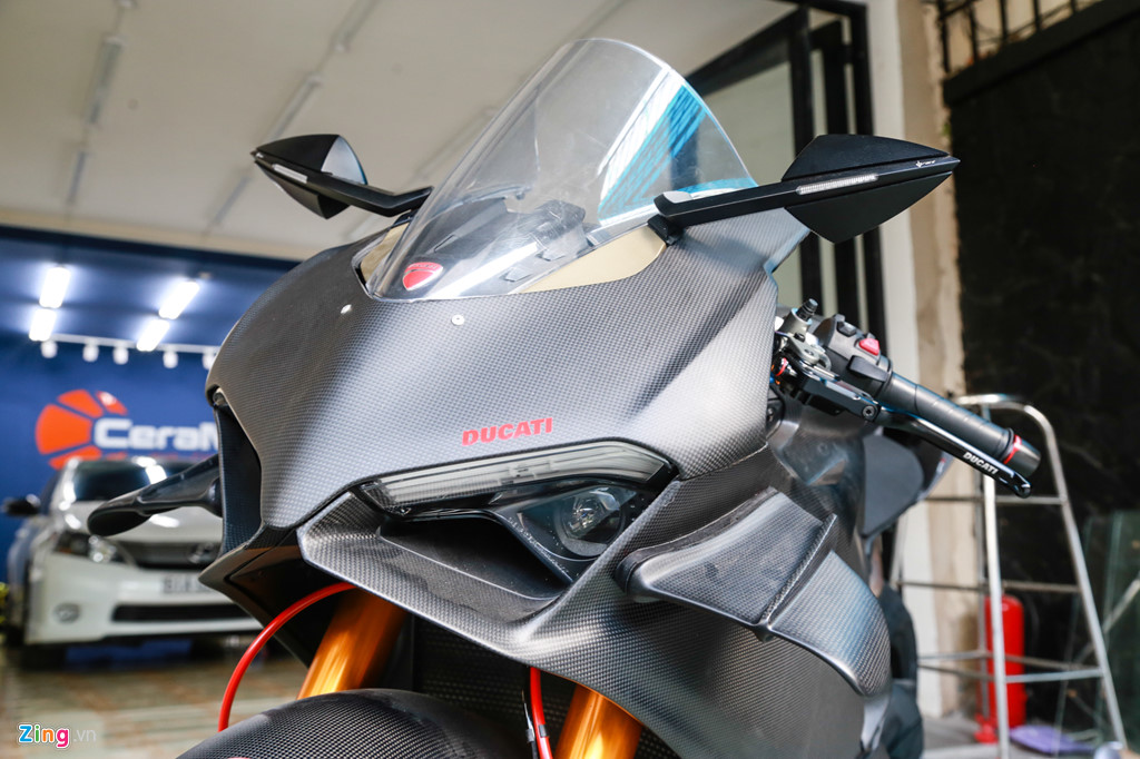 Dan choi Sai Gon bo 800 trieu do Ducati V4 S thanh V4 R full-carbon hinh anh 2 