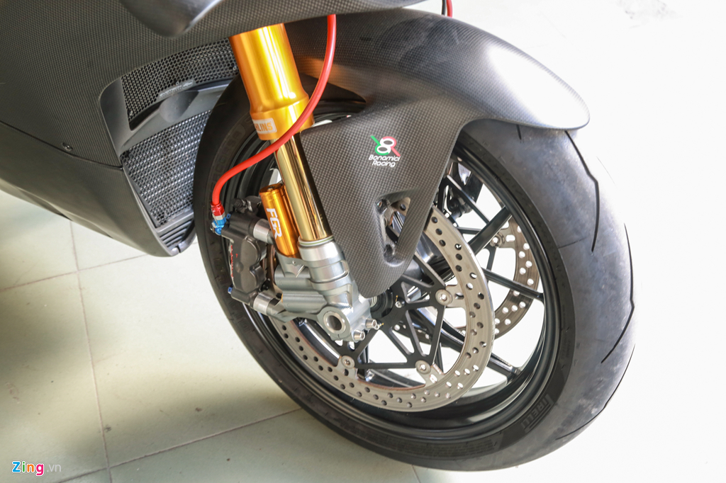 Dan choi Sai Gon bo 800 trieu do Ducati V4 S thanh V4 R full-carbon hinh anh 3 