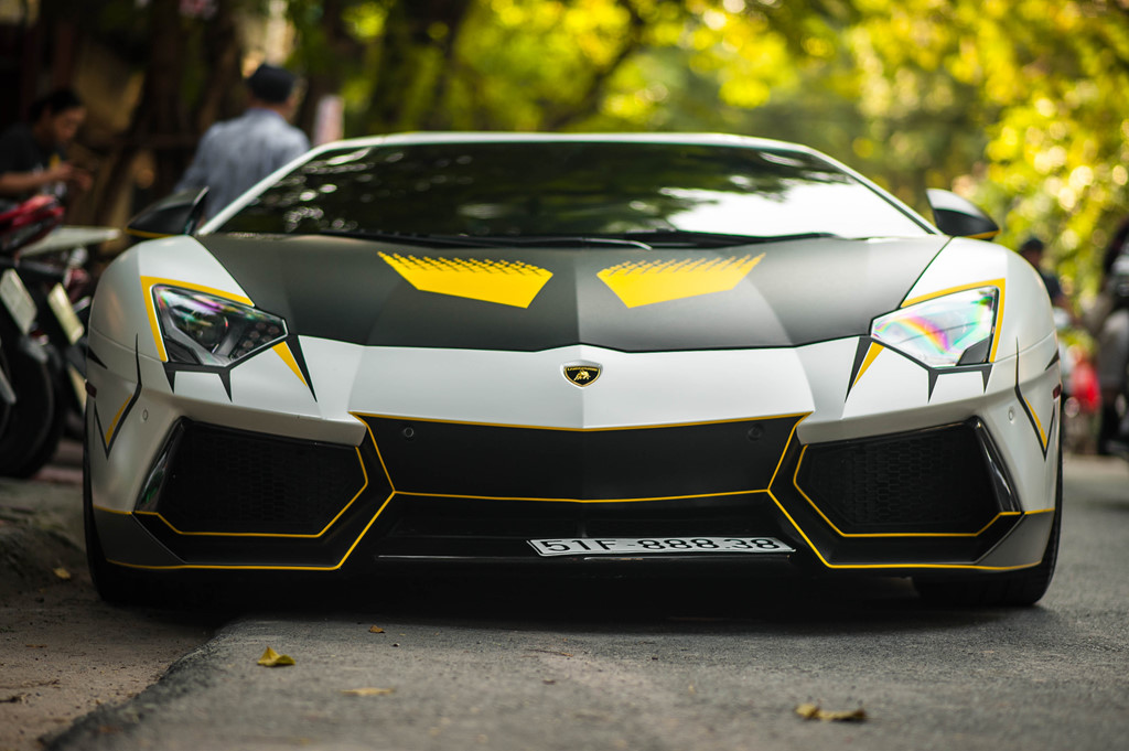 Lamborghini Aventador do ong xa khung, lot xac voi decal moi hinh anh 9